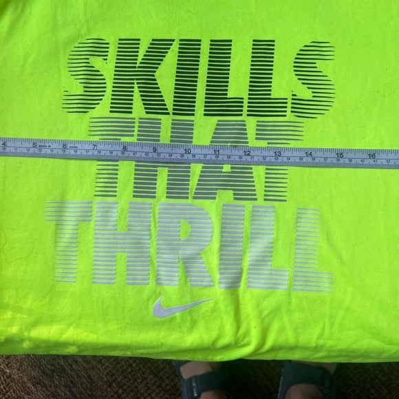 Nike Skills That Thrill Yellow Short Sleeve Tee Medium - Picture 2 of 5